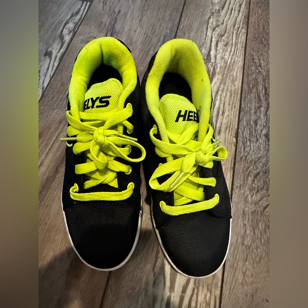 Heelys Skate Shoe size YTH 5